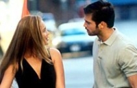 Samantha (Tia Carrere) lernt Jack (David Charvet) über eine Dating-Agentur kennen.