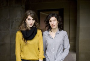 Valeska Steiner (links) und Sonja Glass - die Gummistiefel sind nicht im Bild. Foto: Add On Music/Inga Seevers