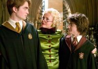 Harry Potter (Daniel Radcliffe, rechts) und Cedric Diggory (Robert Pattinson) vertreten Hogwards in einem legendären Turnier.