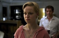 Sophie (Lisa Wagner) beginnt eine Affäre mit Max (André Szymanski).