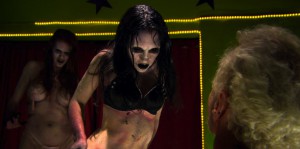 Szene aus dem Film Zombie Strippers Kritik Rezension