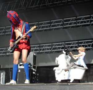 Prinzengarde, Hockey und Rocky Horror Picture Show: Bonaparte bringen all das auf die Bühne.