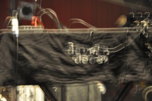 Kleines Rätsel: Zum welchem New Yorker Hipster gehört dieses Instrument?