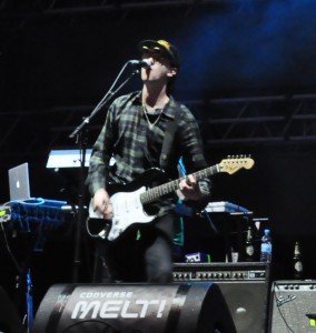 Jamie T hatte sich passend zum Auftritt in Ferropolis eine Schweißerbrille besorgt.