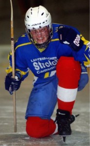 Eishockey Derlei Jubel ist nicht gern gesehen, lerne ich. Foto: Charlie Rolff