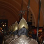 Die spitzen Helme sollten den Schwerthieben der Gegner die Wucht nehmen.
