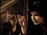 La double vie de Véronique Veronika (Irene Jacob) ahnt: Sie ist nicht allein auf der Welt.