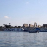 Blick auf Luxor, vom Nil aus. Beim Frühstück auf dem Boot. Ätsch!