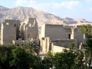 Als dieser Tempel gebaut wurde, saß man in unseren Breitengraden übrigens noch auf den Bäumen und hielt den Ausruf Uga-Aga! für eine bedeutende kulturelle Leistung.