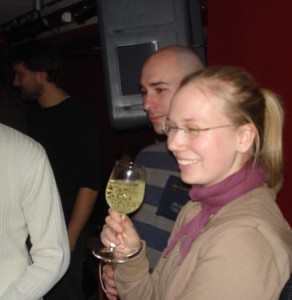 Tipp von Lotta: Weißwein siehr auf Fotos immer besser aus. Und macht nicht so gelbe Zähne.