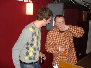 Tipp an Jens: Keine Getränke mit hinter das DJ-Pult nehmen!