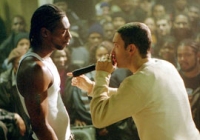 8 Mile B-Rabbit (Eminem, rechts) will sich als Rapper Respekt verschaffen.