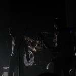 Selig künstlerisch fotografiert, Teil 1: Die Bassdrum saugt alles Licht ein.