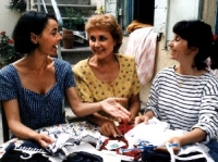 Marius und Jeannette Jeannette (Ariane Ascaride, rechts) fühlt sich wohl in ihrem Viertel.