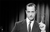 Good Night And Good Luck Edward Murrow (David Strathairn) kämpft für unabhängigen, kritischen Journalismus.