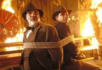 Indiana Jones und der letzte Kreuzzug Professor Henry Jones (Sean Connery) und Doktor Henry Jones (Harrison Ford, rechts) jagen einem geheimen Schatz nach.