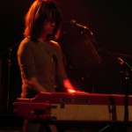 Keyboarderin Beth Murphy hatte ein paar Schwierigkeiten mit ihrem Gesang.