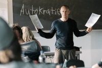 Die Welle Das Experiment für Lehrer Rainer Wenger (Jürgen Vogel) gerät außer Kontrolle.