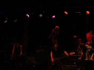 The Sounds begannen in Leipzig mit Dance With The Devil.
