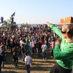 Beim Melt 2011 wurde sogar in den Umbaupausen weiter getanzt. Foto: Melt-Festival