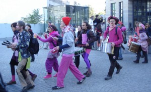 Slutwalk Ein bisschen Flashmob, ein bisschen Loveparade: Das ist dann wohl die neue Protestkultur.