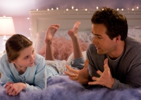 Vielleicht, vielleicht auch nicht Will (Ryan Reynolds) muss seiner Tochter April (Abigail Breslin) sein Liebesleben erklären.
