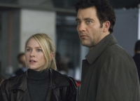 The International Louis Salinger (Clive Owen) und Eleanor Whitman (Naomi Watts) sind den kriminellen Geschäften einer Bank auf der Spur.