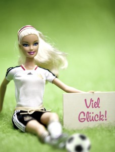 DFB-Barbie Die DFB-Barbie steht nicht im Aufgebot für die EM. Aber auch viele deutsche Leistungsträger aus der Bundesliga nicht. Foto: obs/Mattel GmbH
