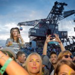 Die Sache mit dem schmelzenden Herzen hat dieser junge Mann noch nicht so ganz verstanden. Foto: Melt-Festival/Stephan Flad