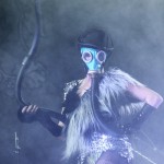 Praktisch wie immer waren die Tänzerinnen von Bonaparte gekleidet. Foto: FKP Scorpio/Bernd Zahn