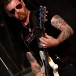 Frontmann Jesse Hughes demonstrierte sehr Eindrucksvoll die Verkörperung von RockNRoll. Foto: FKP Scorpio/Christoph Eisenmenger
