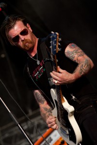 Eagles Of Death Metal beim Highfield 2012 Jesse Hughes oder aber: SO sieht ein Rockstar aus. Foto: Highfield/Christoph Eisenmenger