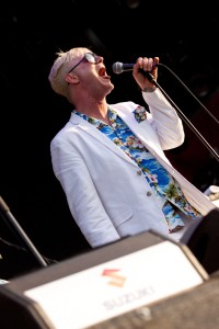 Die schicksten Hemden und die knalligsten Coverversionen gab es von Me First & The Gimme Gimmes. Foto: FKP Scorpio/Christoph Eisenmenger