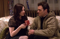 Two Lovers Sandra (Vinessa Shaw) himmelt Leonard (Joaquín Phoenix) an.