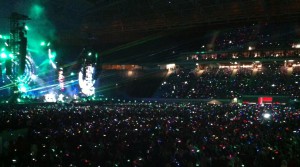Coldplay in Leipzig Blinkende Handgelenke zeigten dem Publikum: Wir gehören dazu.