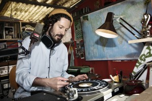 Max Herre So sieht die Tretmühle des Alltags für Max Herre aus. Foto: Universal Music/Ronald Dick