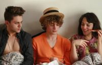 Francis (Xavier Dolan, links) und Marie (Monika Chokri) schwärmen für Nicolas (Niels Schneider).