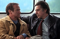 Will Dormer (Al Pacino, rechts) hält den Schriftsteller Walter Finch (Robin Williams) für einen Mörder.