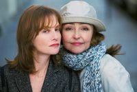 Louise (Catherine Frot, rechts) besucht ihre Schwester Martine (Isabelle Huppert).