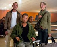 Fred Küppers (Til Schweiger) tut so, als sei er behindert.
