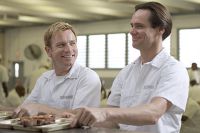 Phillip (Ewan McGregor, links) und Steven (Jim Carrey) verlieben sich im Knast.