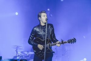 Tom Smith: Schicke Jacke. Schlechte Musik. Foto: Berlin Festival/Robert Winter