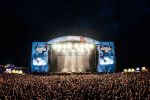 Fans jubeln beim Highfield Festival