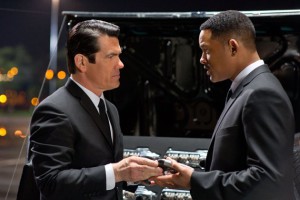 Szene aus dem Film Men In Black 3 mit Will Smith und Josh Brolin