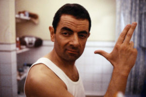 Szene aus dem Film Johnny English mit Rowan Atkinson