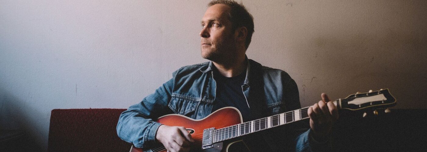 Thees Uhlmann & Band – „100.000 Songs Live in Hamburg“