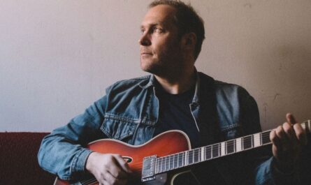 Thees Uhlmann & Band – „100.000 Songs Live in Hamburg“